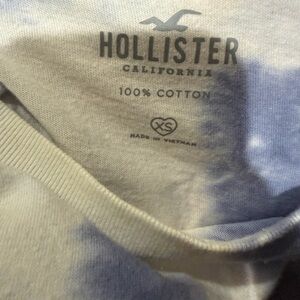 Hollister Tie-Dye Crewneck Tee in Cream and Light Blue